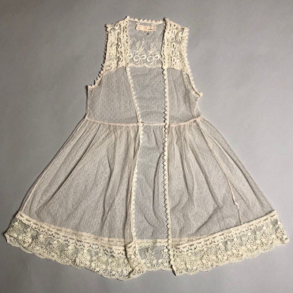 A’reve size S long lace vest